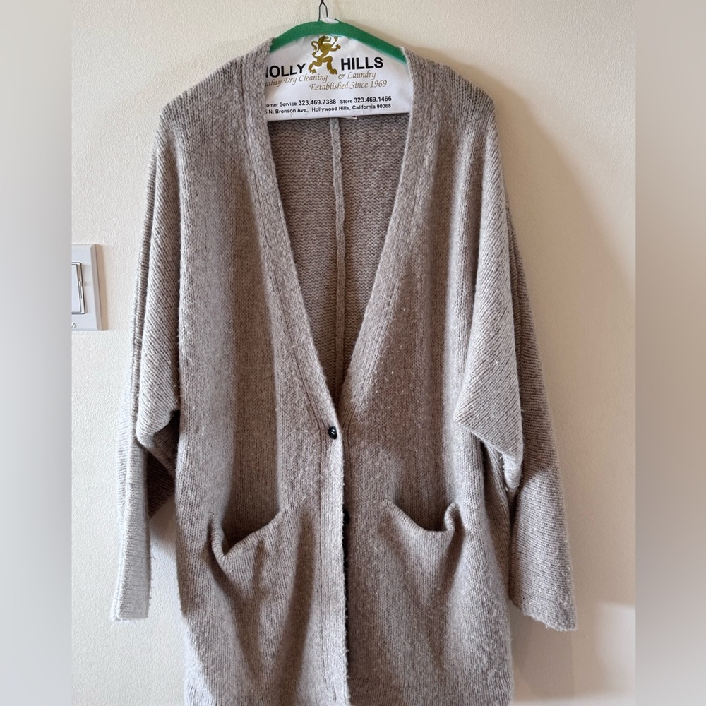 Xirena long and comfy vest / sweater beige.